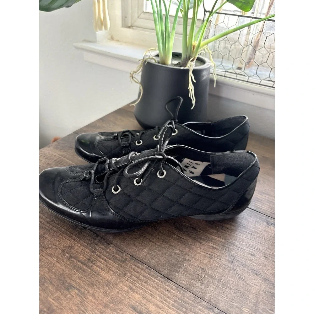 Stuart Weitzman brand stuart